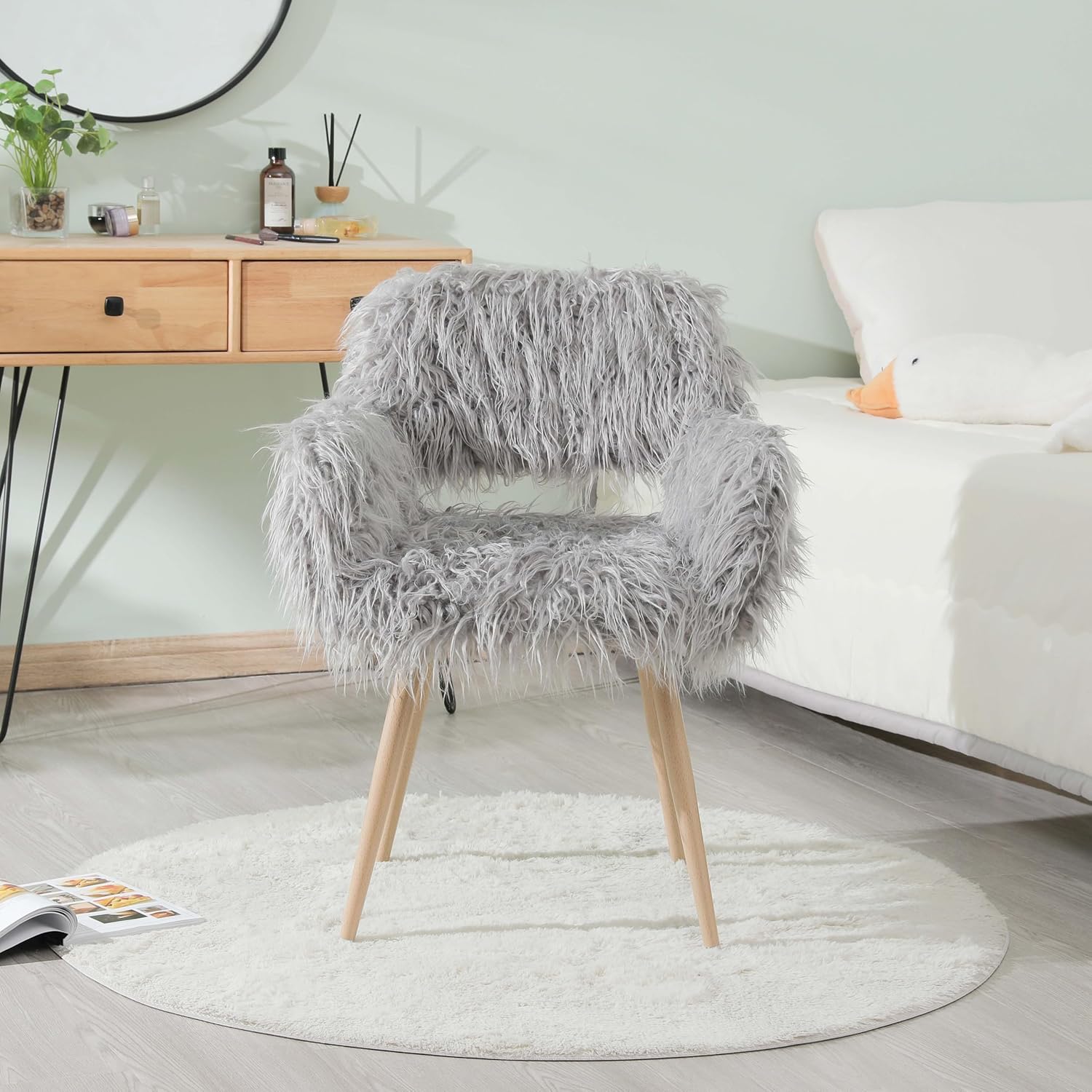 Pink Faux Fur Upholstered Accent Chair, Modern Makeup Vanity Armchair, Side Dining Chair with Metal Leg for Girls Women, Office Seat Without Wheels for Living Room, Bedroom (Pink)