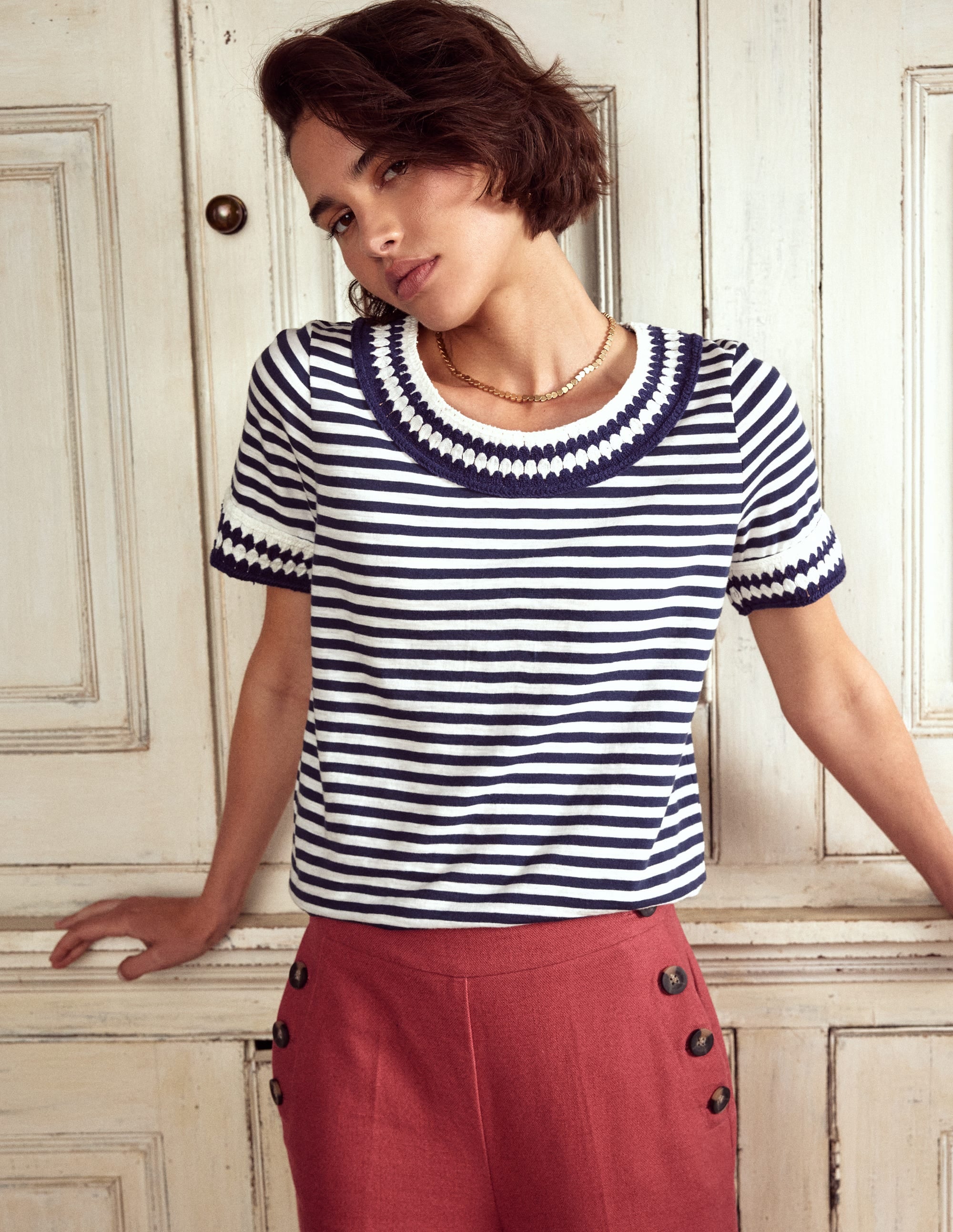 Fae Crochet T-shirt-Ivory. Navy