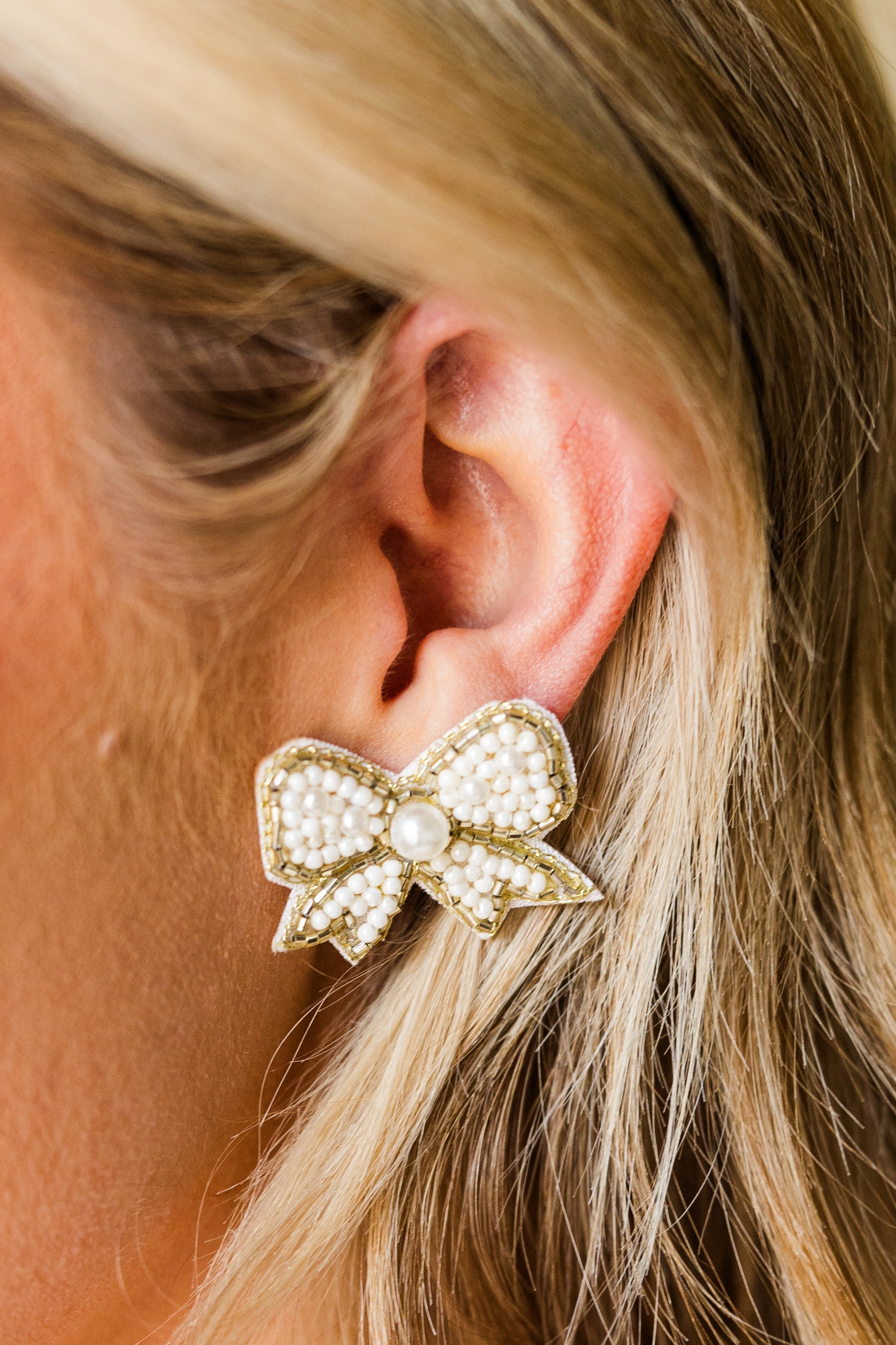 Bowdacious Pearl Earrings, Ivory