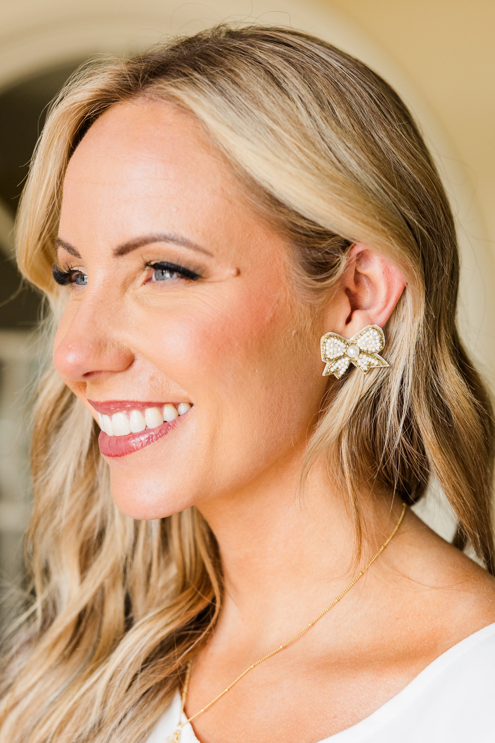 Bowdacious Pearl Earrings, Ivory