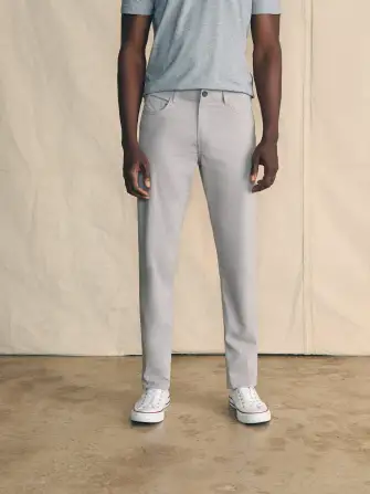 Movement™ 5-Pocket Pant Athletic Fit - Fossil
