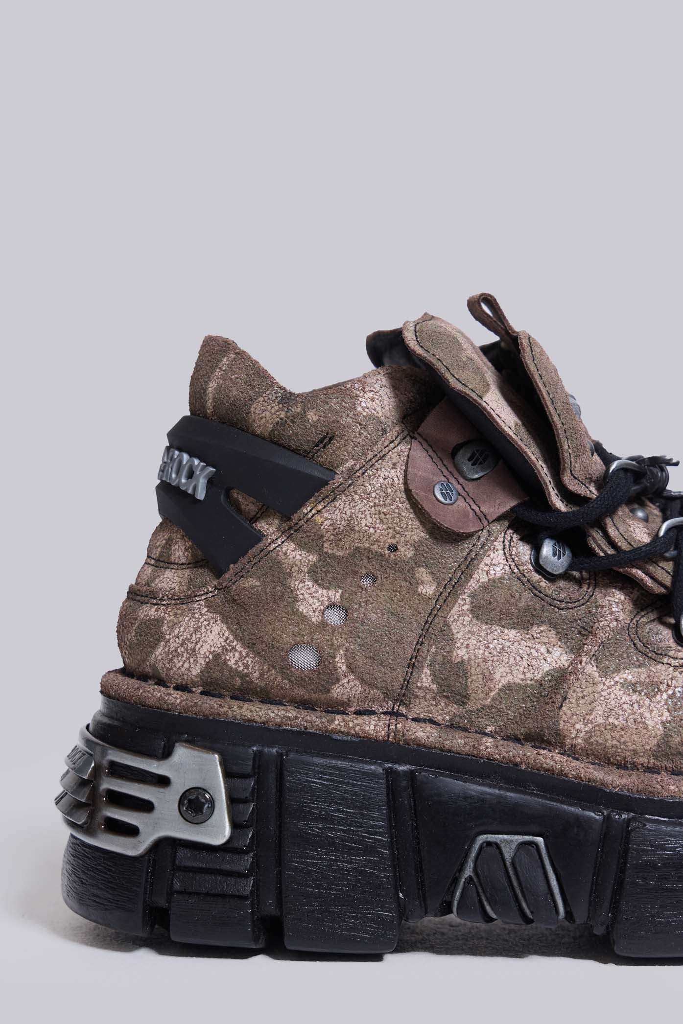 Guerrilla Tower Boots(Camo,UK 5)