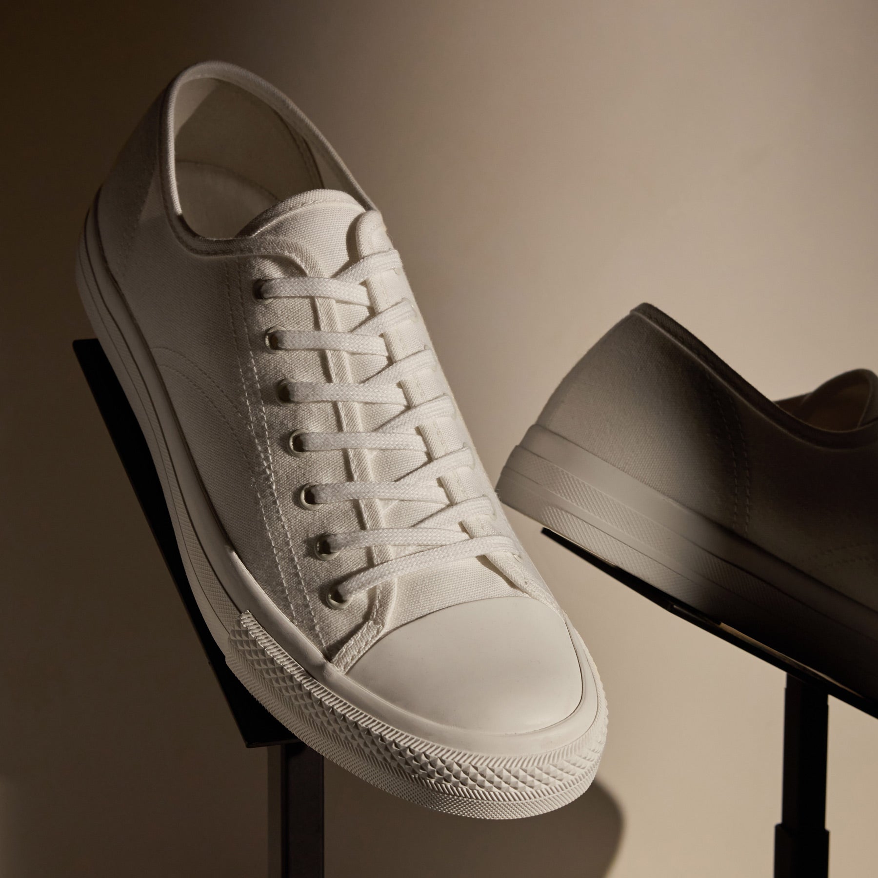 Men's Cotton Canvas Low Top Sneaker - White(White,8,JP)