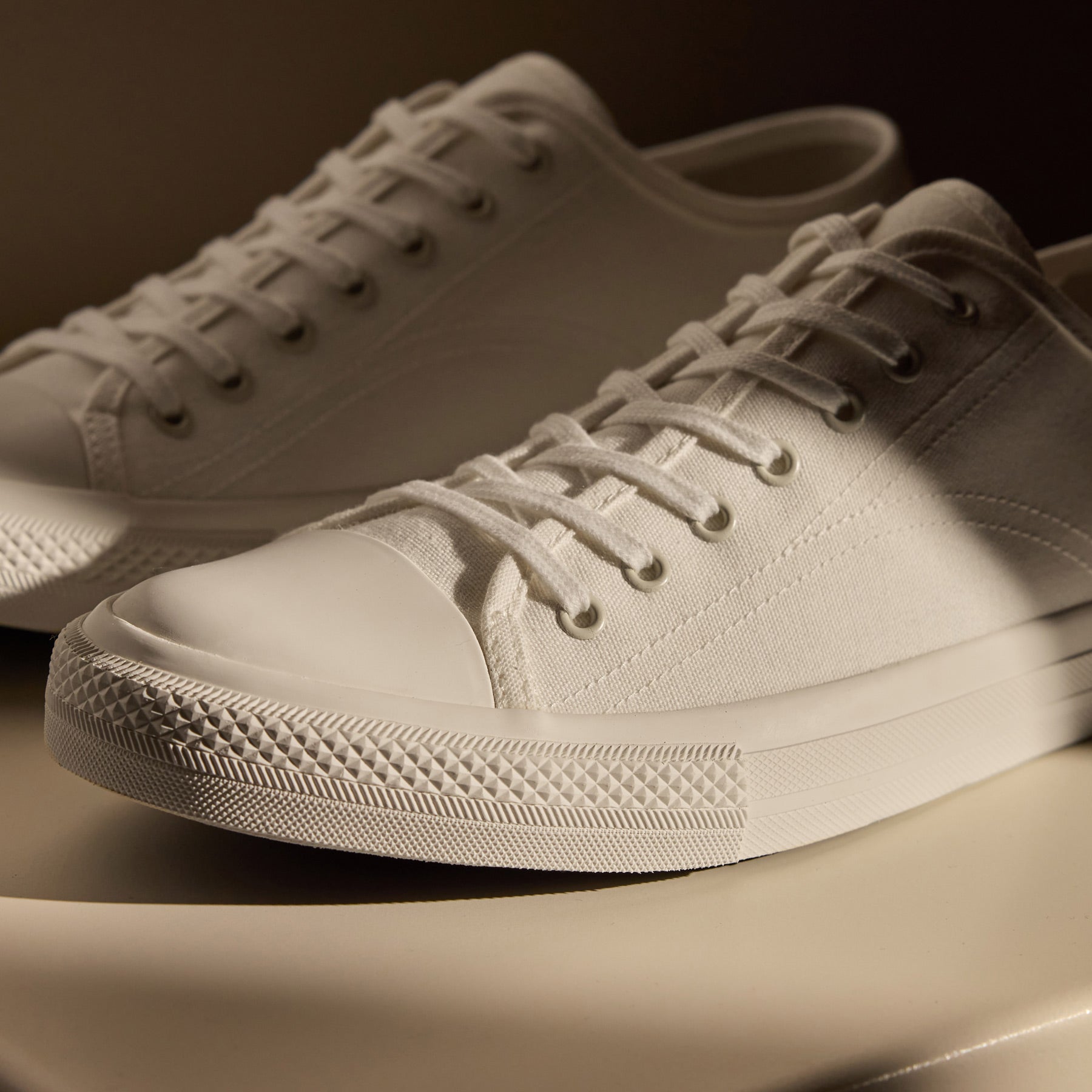 Men's Cotton Canvas Low Top Sneaker - White(White,8,JP)