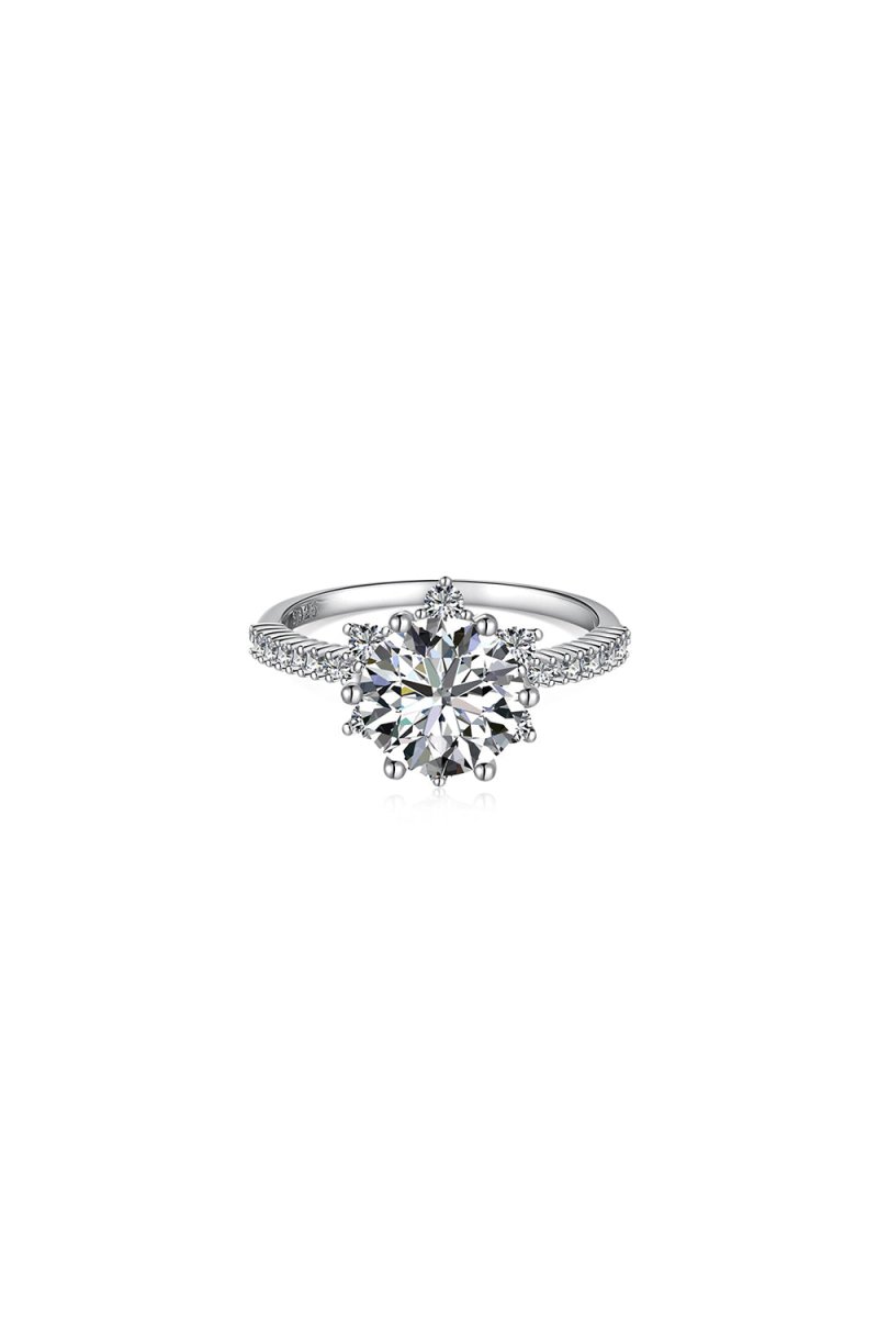 Round-Cut Shiny Star Engagement Ring