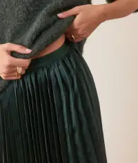 Chelsea Pleated Midi Skirt(Extra Small,Green Gables)
