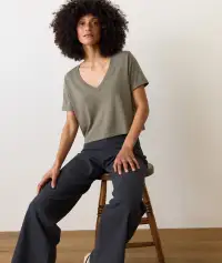 Boyfriend V-Neck Crop(Extra Small,Faded Olive)