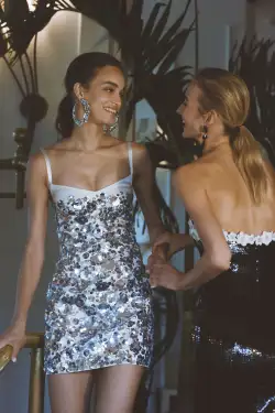 Embroidered Sequin Column Gown(2,Noir/Silk White)
