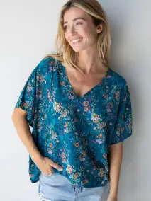 Easy V-Neck Top - Turquoise Roses