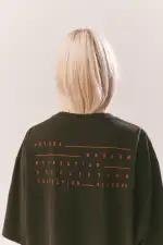 PLAYFIELD TEE IN WASHED BLACK(2XS)
