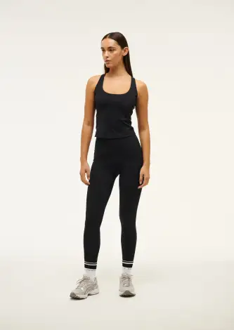 HYPERLUXE TANK IN BLACK(2XS)