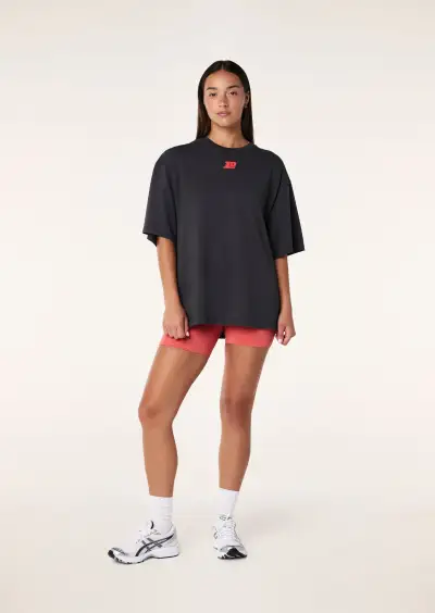 PLAYFIELD TEE IN WASHED BLACK(2XS)