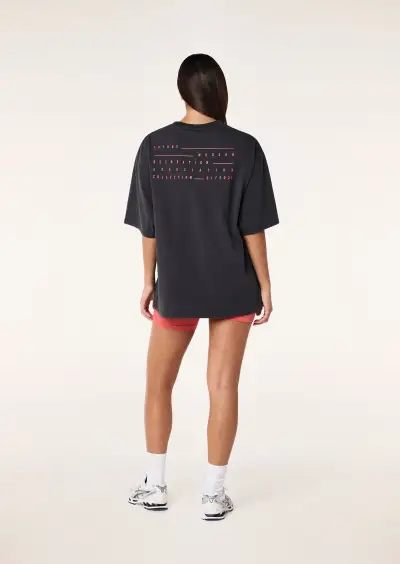 PLAYFIELD TEE IN WASHED BLACK(2XS)