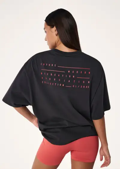 PLAYFIELD TEE IN WASHED BLACK(2XS)