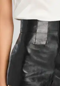 Aubreen Leather Short(Black,XXS)