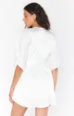 First Look Robe ~ Ivory Luxe Satin(XXS)