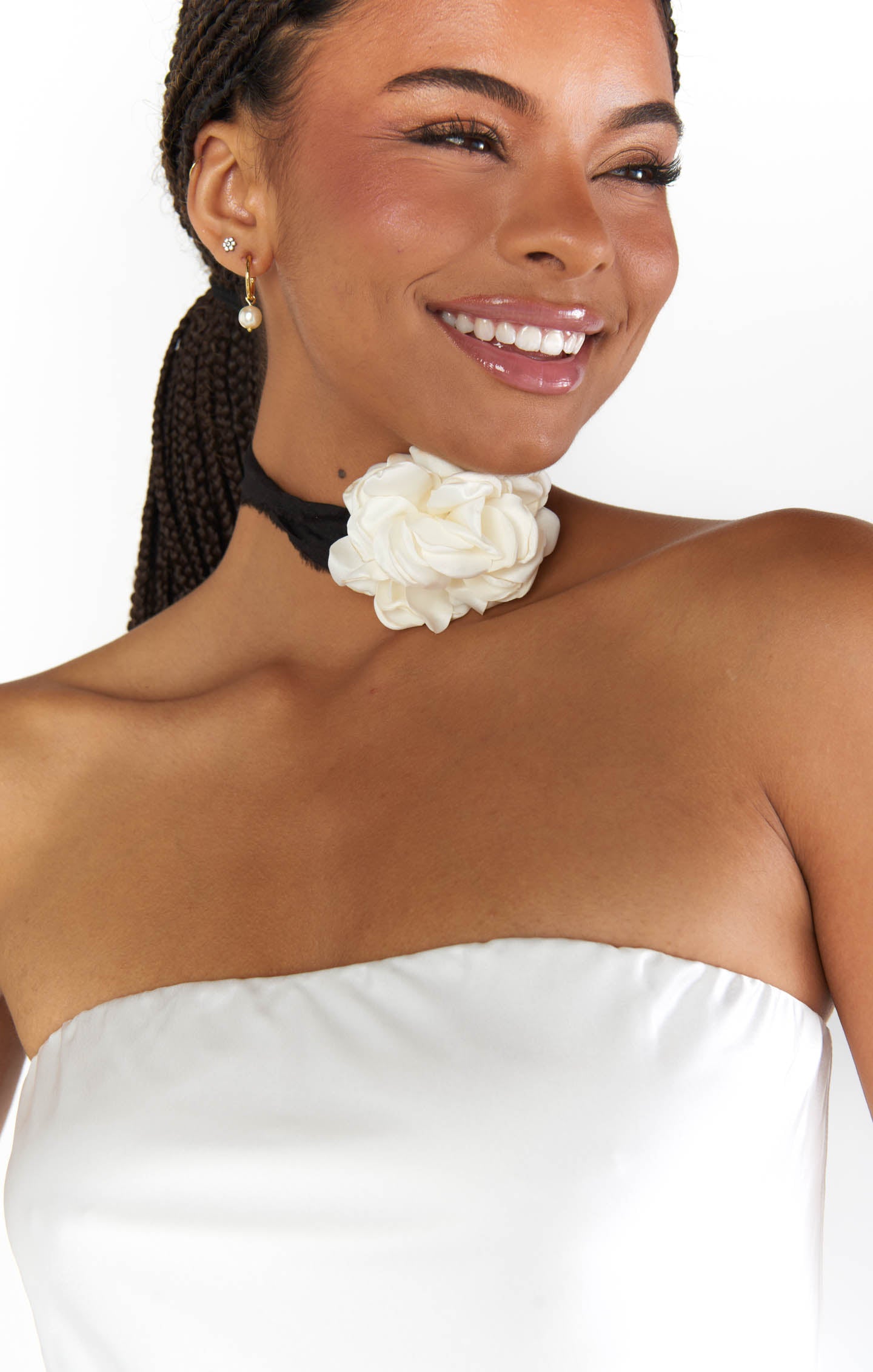 Frasier Sterling Rosette Choker ~ White/Black(OS)