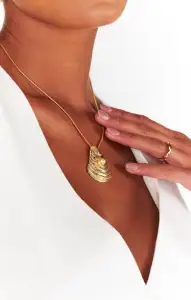 Faithy Jewels Oyster Necklace  ~ Gold(OS)