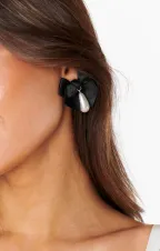 Petit Moments Bow Drop Pearl Earrings ~ Black(OS)
