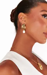 Faithy Jewels Sarah Shell Pearl Earrings  ~ Gold/Pearl(OS)