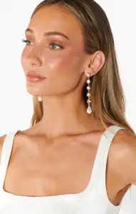 Ettika Elegantly Modern Crystal and Pearl Dangle Earrings ~ Gold(OS)