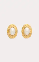 Petit Moments Oval Pearl Stud Earrings ~ Gold(OS)
