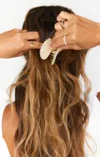 Shell Claw Hair Clip ~ Pearly White(OS)