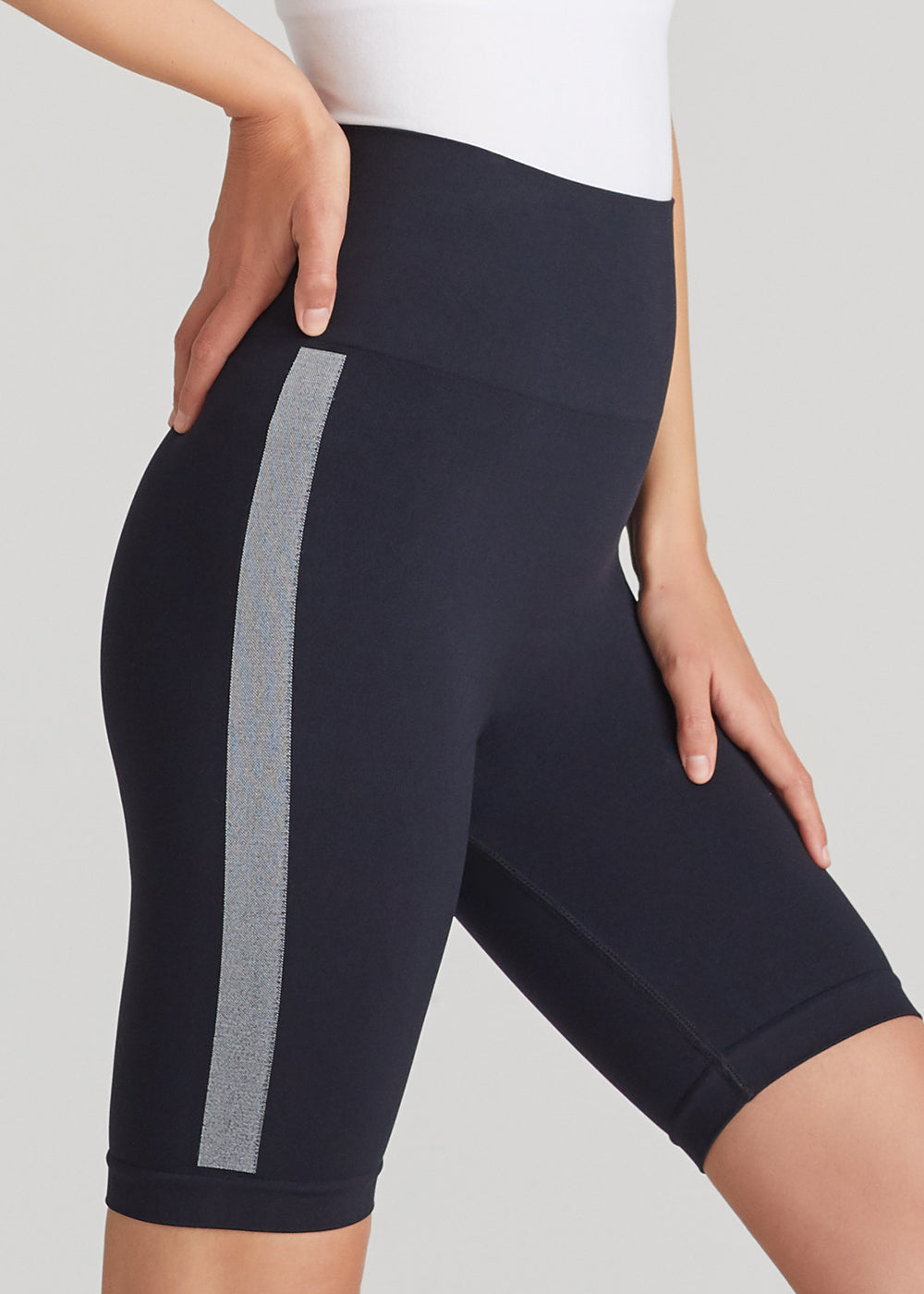 Cora Shaping Biker Short(Black with White Stripe,S/M)